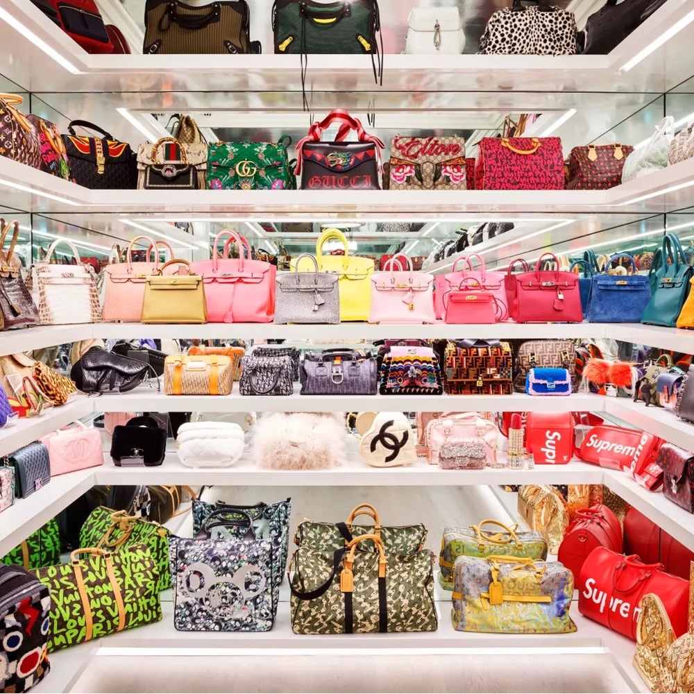 Closets to Die For Follow Game